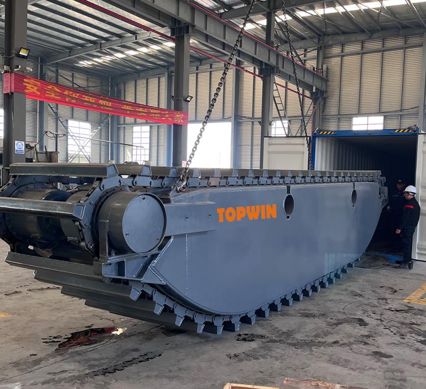 حفارة عائمة في النهر Floating Excavator In The River